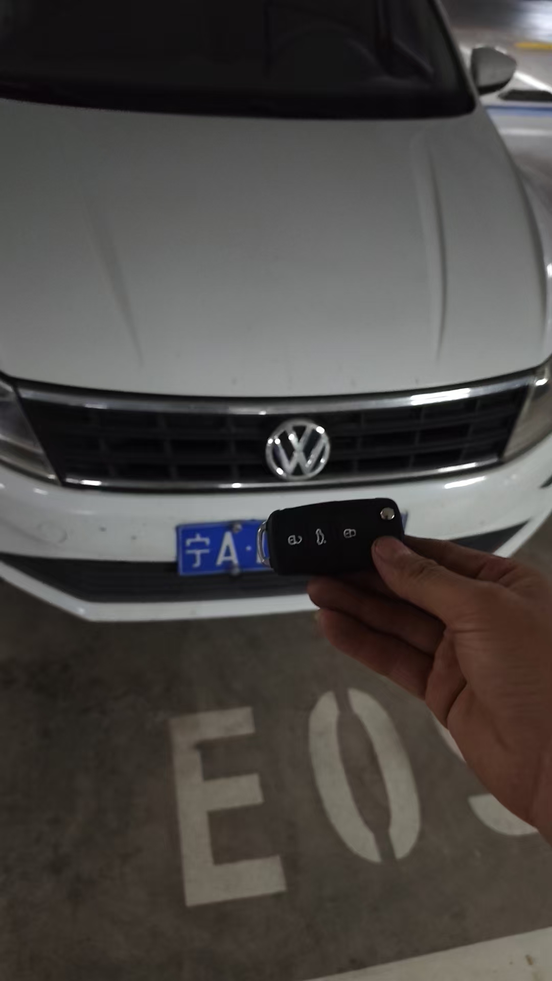 汽车钥匙锁车内 - 大众朗逸